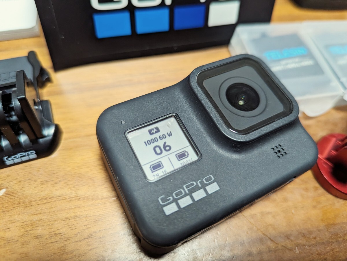 GoPro HERO8 Black　予備バッテリー3個　SDカード付_画像3