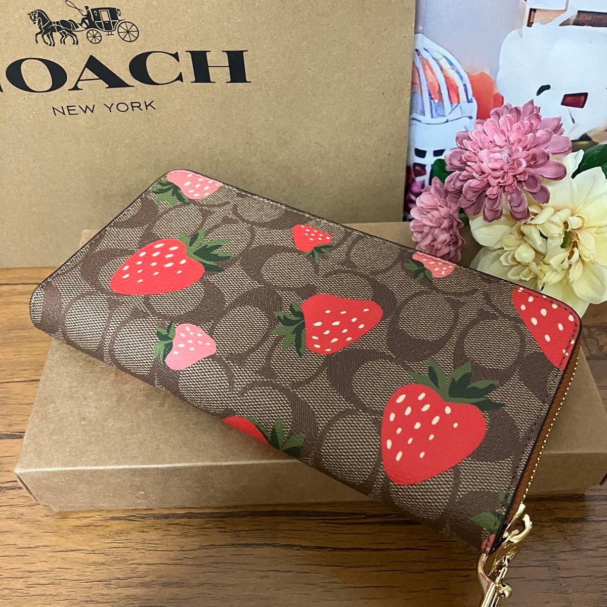 コーチ　COACH　長財布　シグネチャー ワイルド ストロベリー　いちご　アウトレット　新品未使用