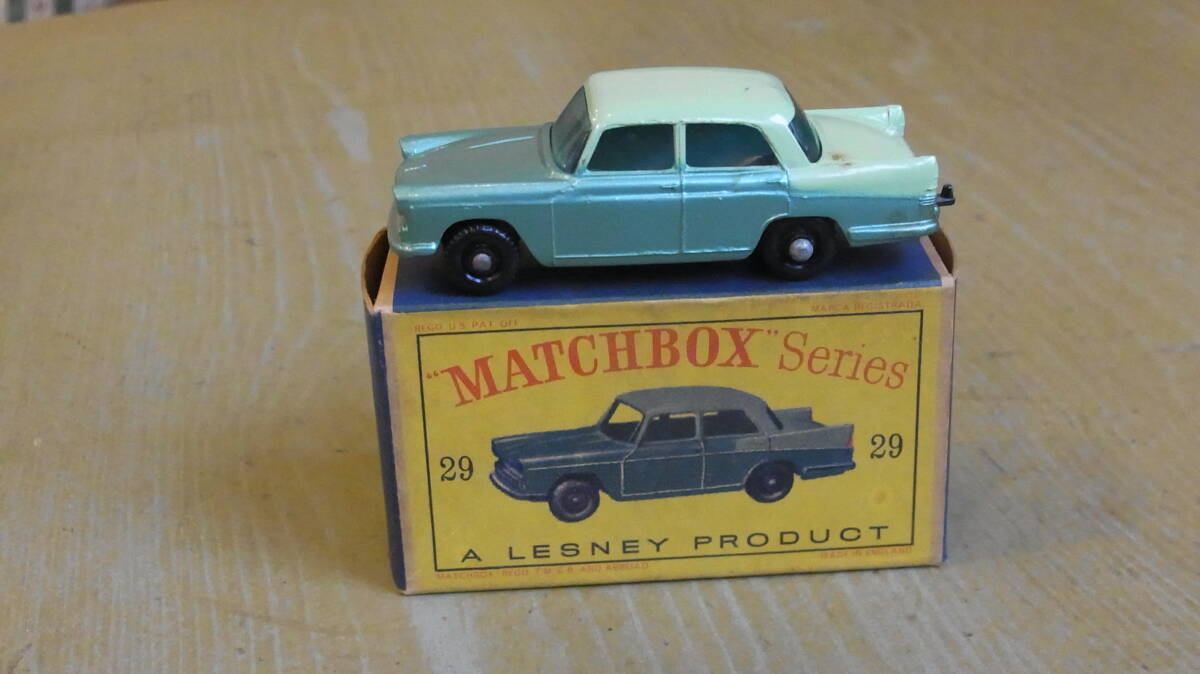 MATCHBOX　29　AUSTIN A55 CAMBRIDGE　１９６１年　マッチボックス　オースチンA55ケンブリッジ_画像1