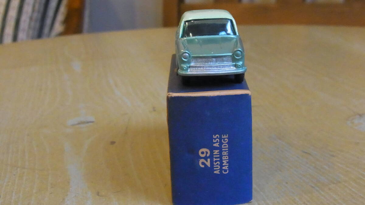 MATCHBOX　29　AUSTIN A55 CAMBRIDGE　１９６１年　マッチボックス　オースチンA55ケンブリッジ_画像2