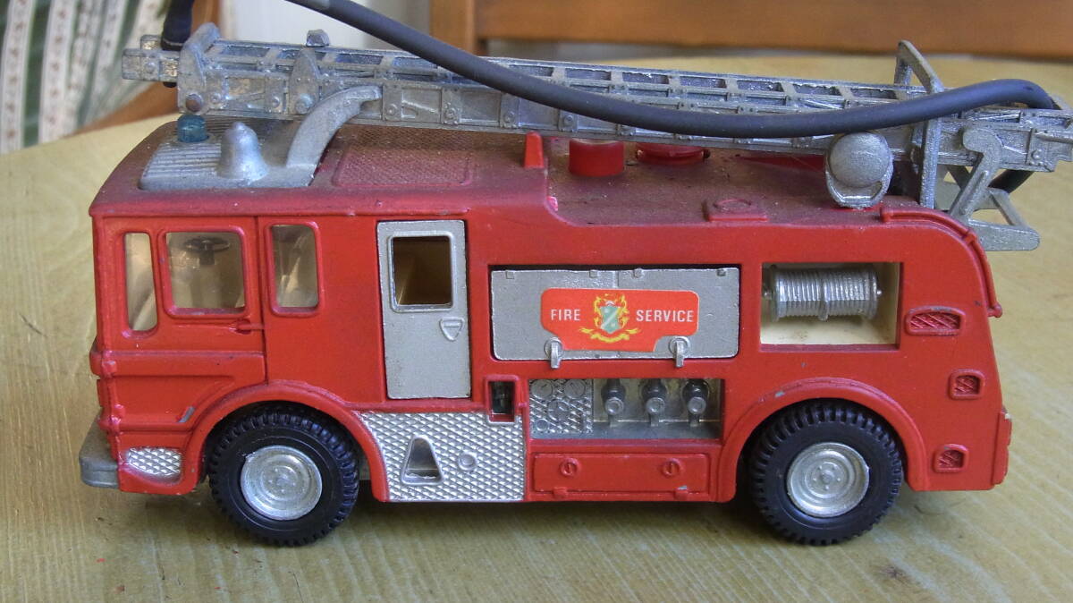 DINKY 285 MERRYWEATHER MARQUIS FIRE TENDER Dinky fire-engine 