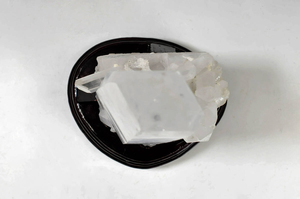 【鉱石】 水晶クラスター 台付 高さ：24cm 横幅：12cm 重量：1.7kg ● パワーストーン 0103008-1の画像5
