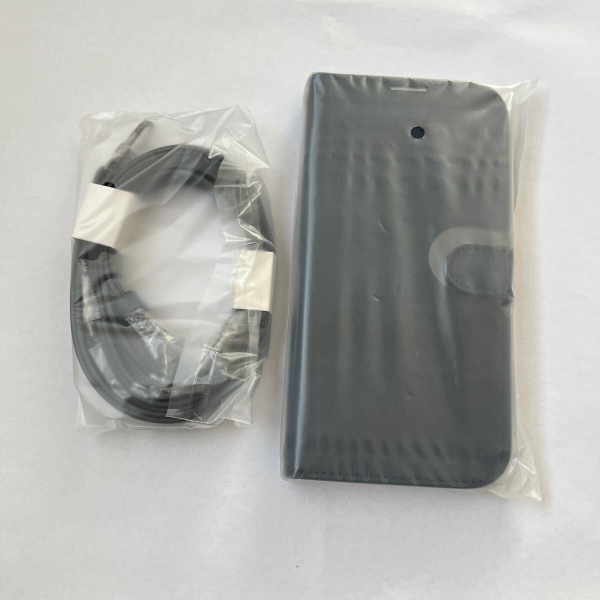 603p2721☆ [Spigen] iPhone 15 Pro Max ケース 手帳型 財布 マグネット式 ストラップ カード収納 スタンド機能 耐衝撃 米軍MIL_画像2