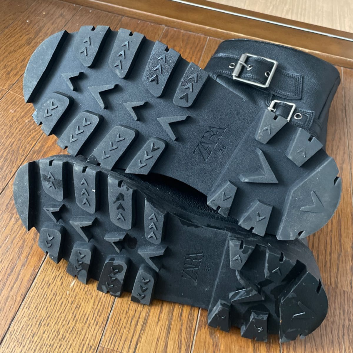 セール 現行品 値下げ不可 ZARA バックル付きトラックショート セール 現行品 値下げ不可 ZARA バックル付きトラックショート