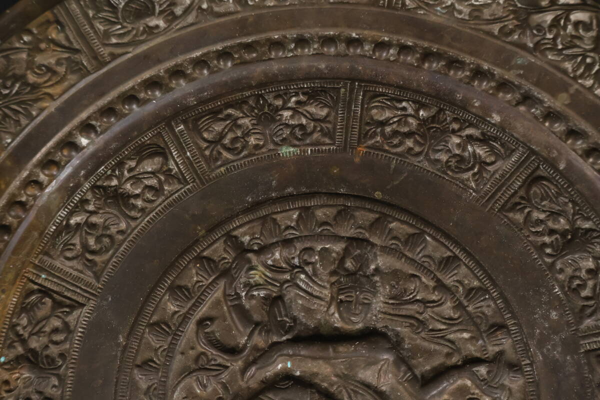 【和】(7983)　時代古作　チベット　銅製仏像版　壁掛け　仏教美術　密教　寺院　_画像3