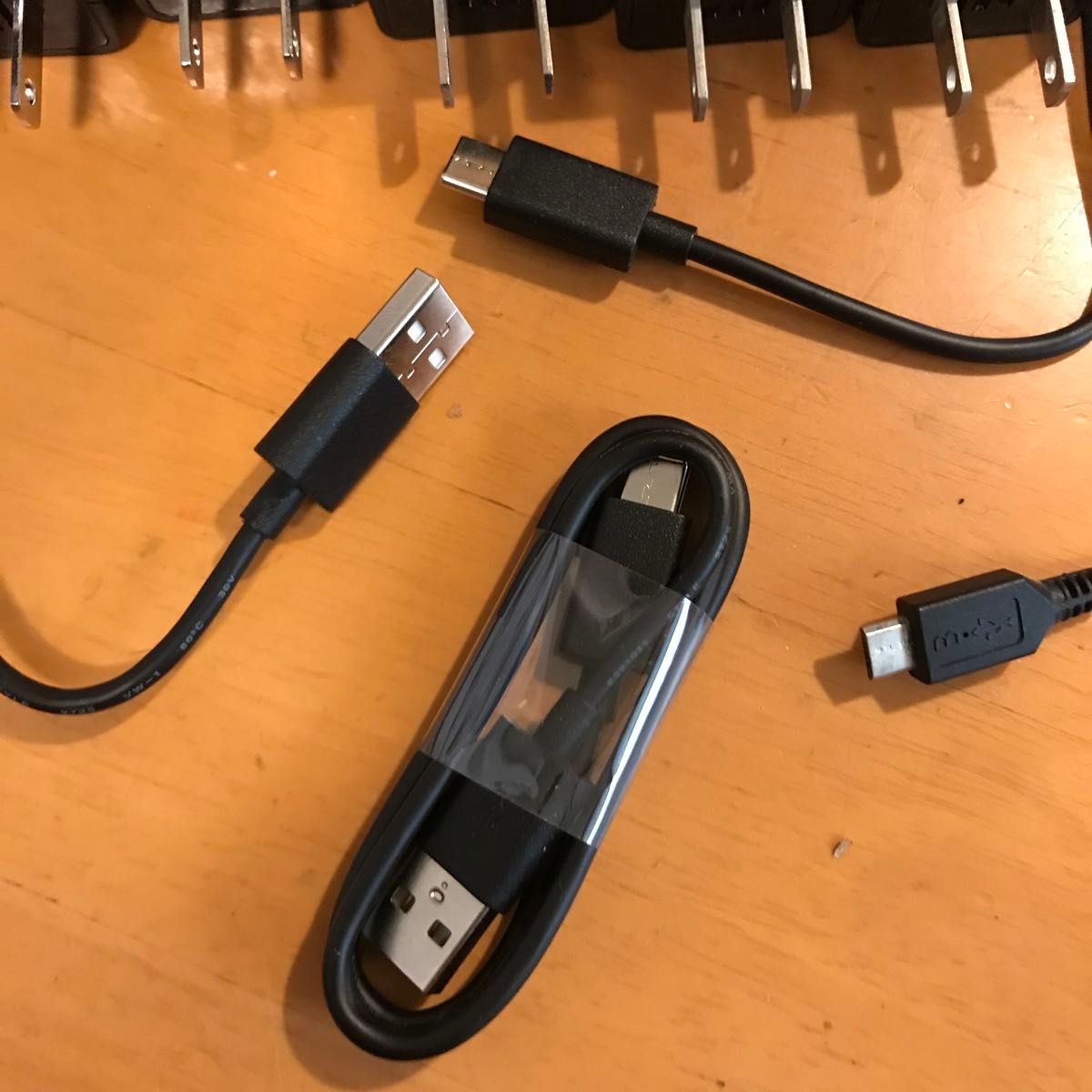 USB 充電器　5個、ケーブル3個、JT  bloom純正品 中古品、未使用品混在です。たぶん ケーブルはType-C