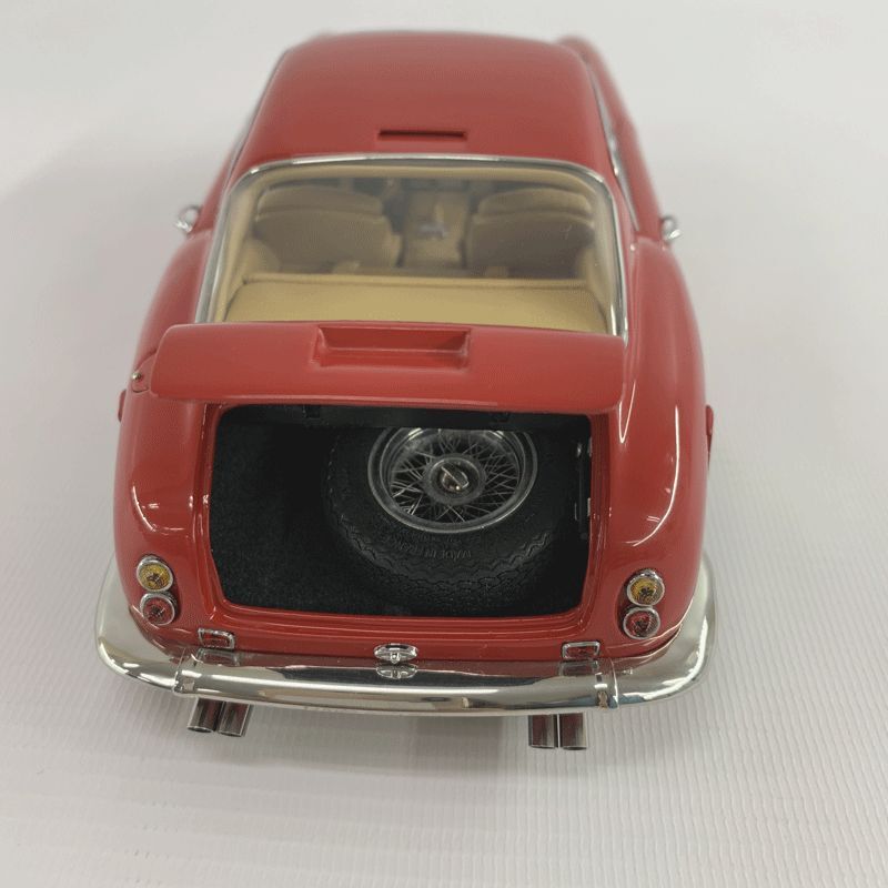 CMC 1/18 フェラーリ 250 GT Berlinetta passo corto SWB 1961《フィギュア・山城店》◆O3816_画像6