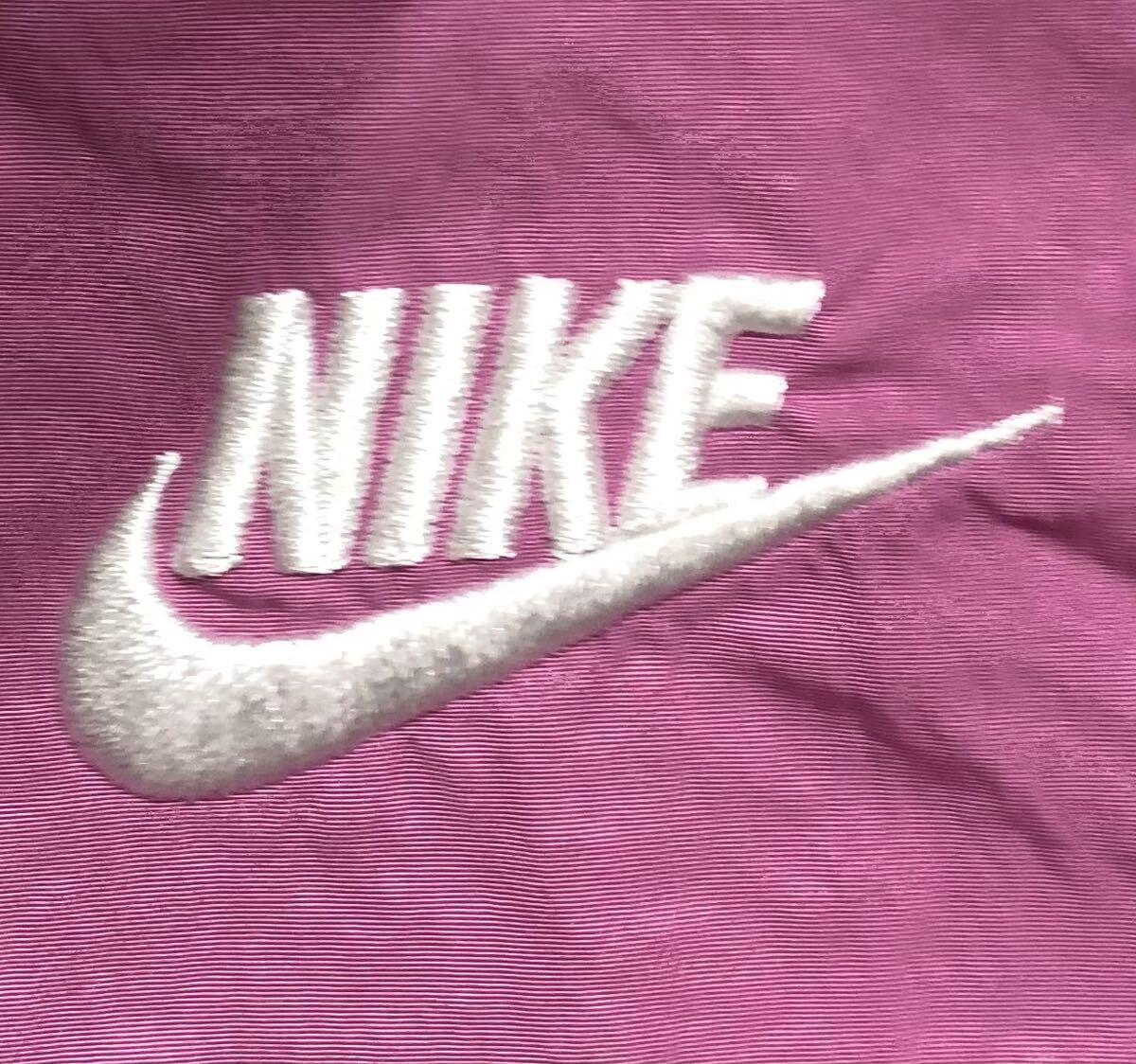 ■ NIKE ナイキ ■ スウッシュ ロゴ 刺繍 ラベル Wアイコン クラッシュ トラック ナイロン ジャケット ブルー×ピンク L_画像5