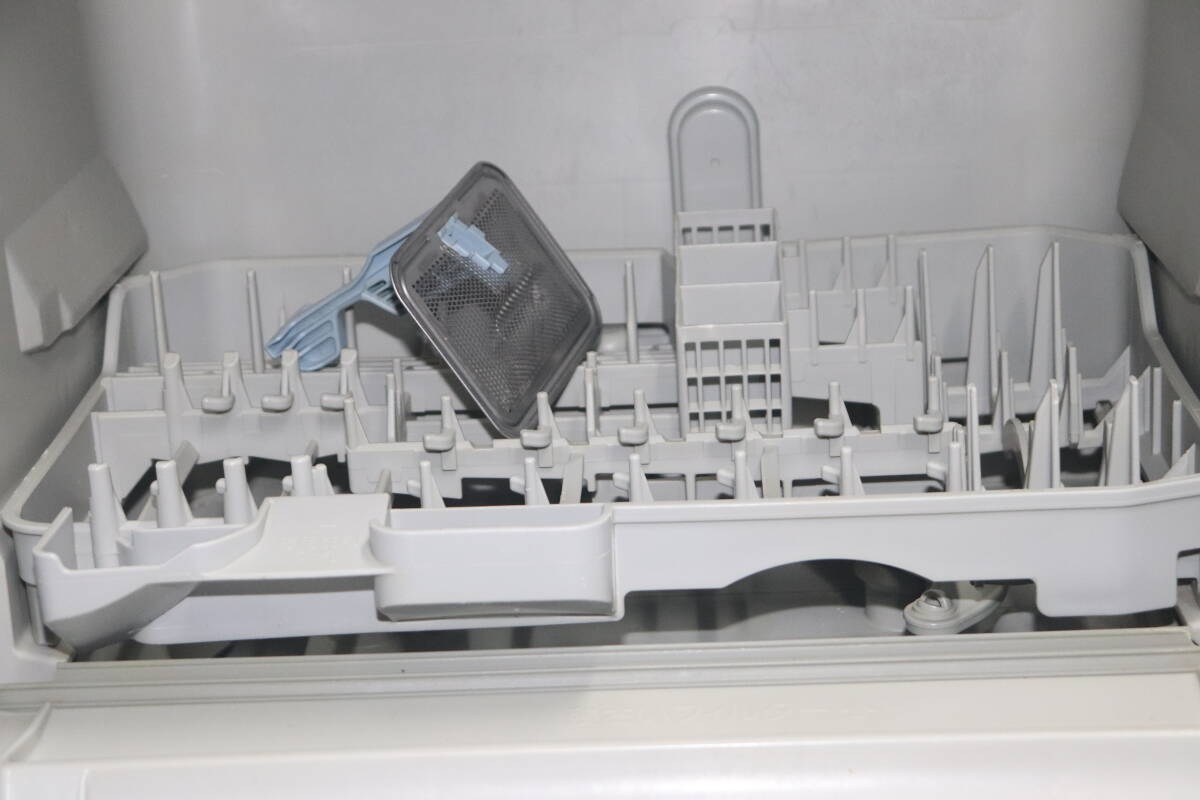 動作確認済み 【格安スタート】Panasonic パナソニック 2013年製 食器点数18点 食器洗い乾燥機 NP-TCR1 プチ食洗 食洗器 の画像5