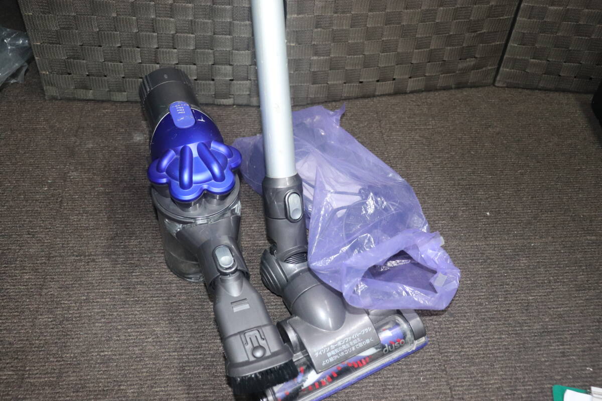 【１円～】Dyson ダイソン DC35 コードレスクリーナー サイクロン掃除機 充電器 _画像9