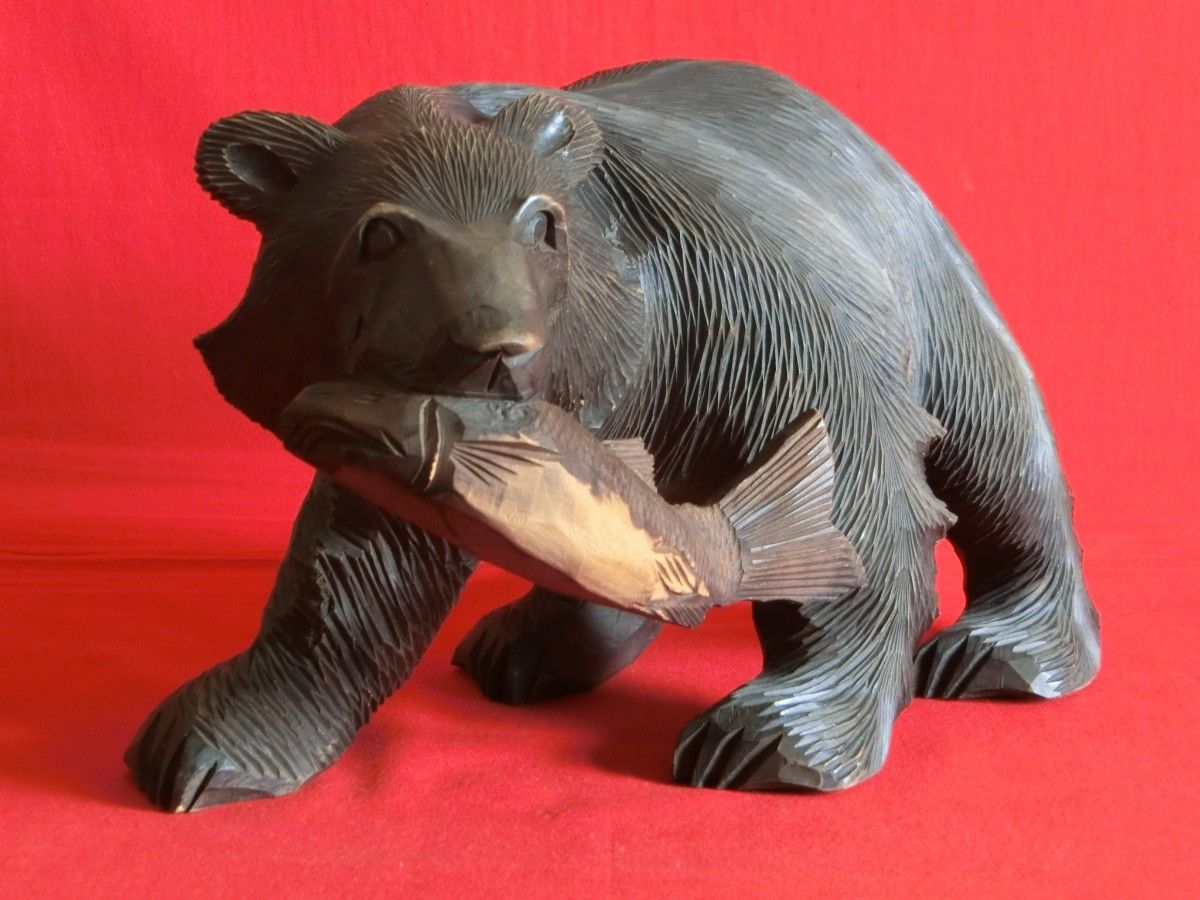 昭和レトロな木彫りの熊の置物  横幅３６cm