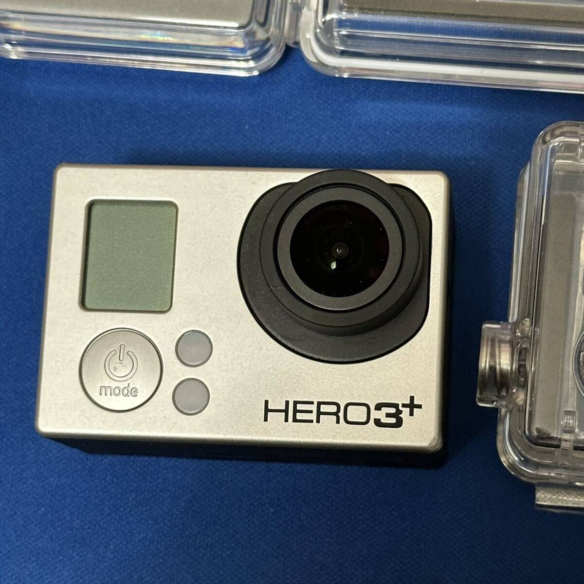 ★付属品多数★ GoPro HERO3+ ゴープロヒーロー 3 プラス カメラベタ付き少しあり 自撮り棒 スタンド リモコン付き アクションカメラ _画像2