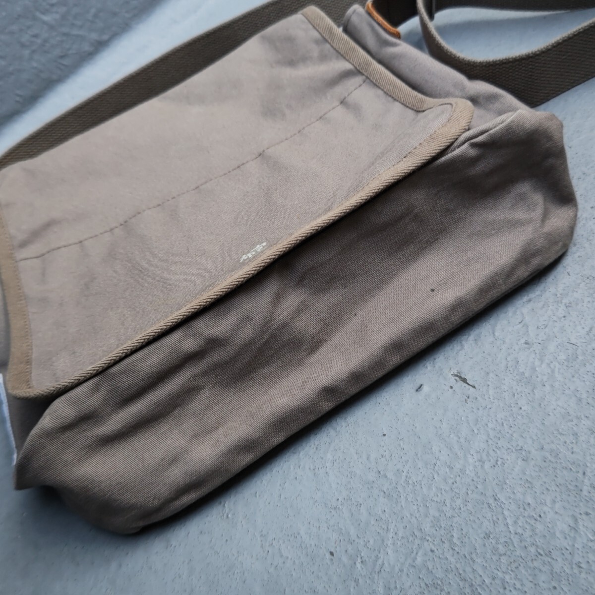  confidence Saburou canvas shoulder bag S-09( middle ) gray Ichizawa Hanpu one . confidence Saburou canvas 