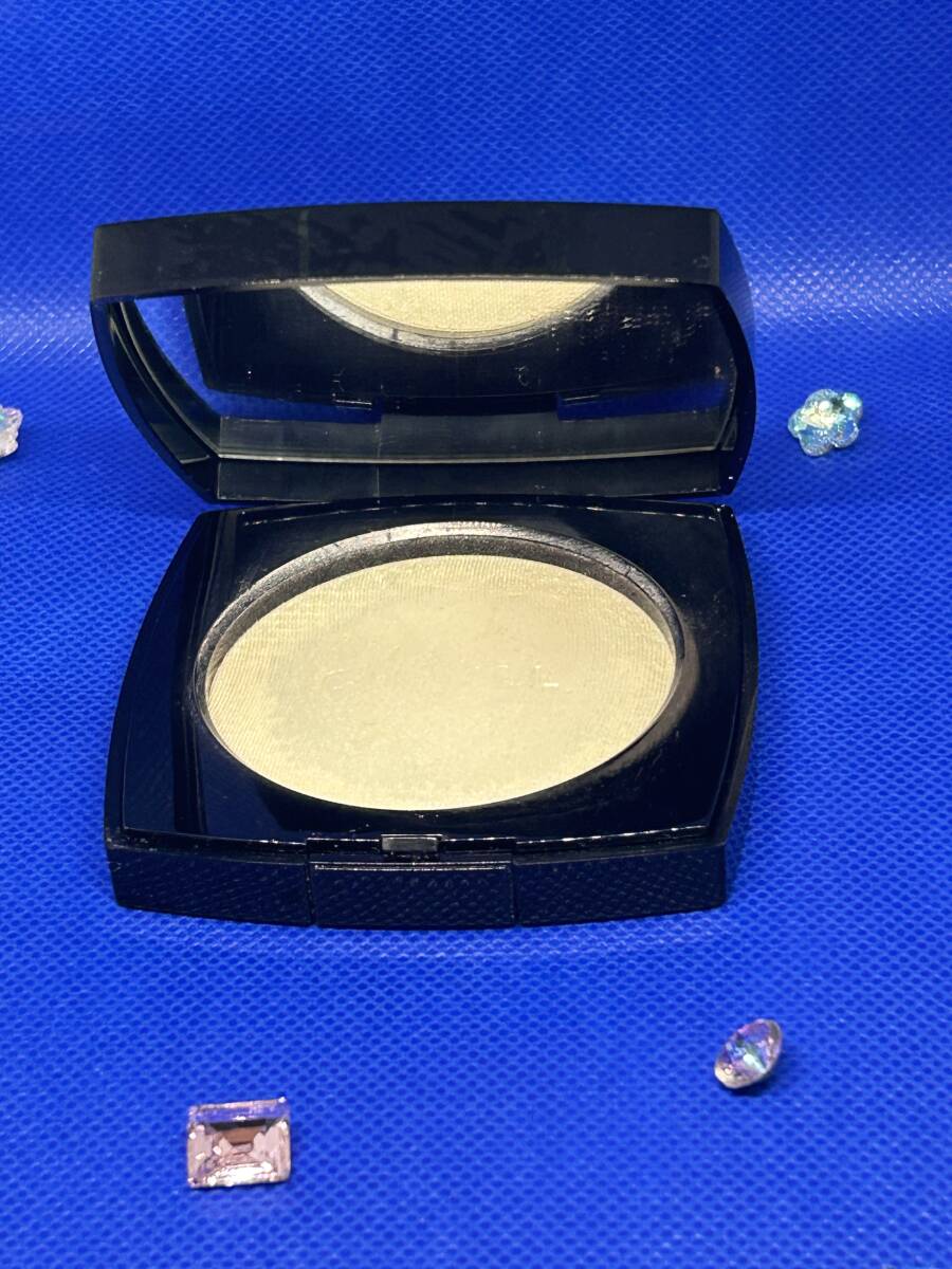  secondhand goods!!!! Chanel face powder!!! good reading bid nice to meet you .!!!!