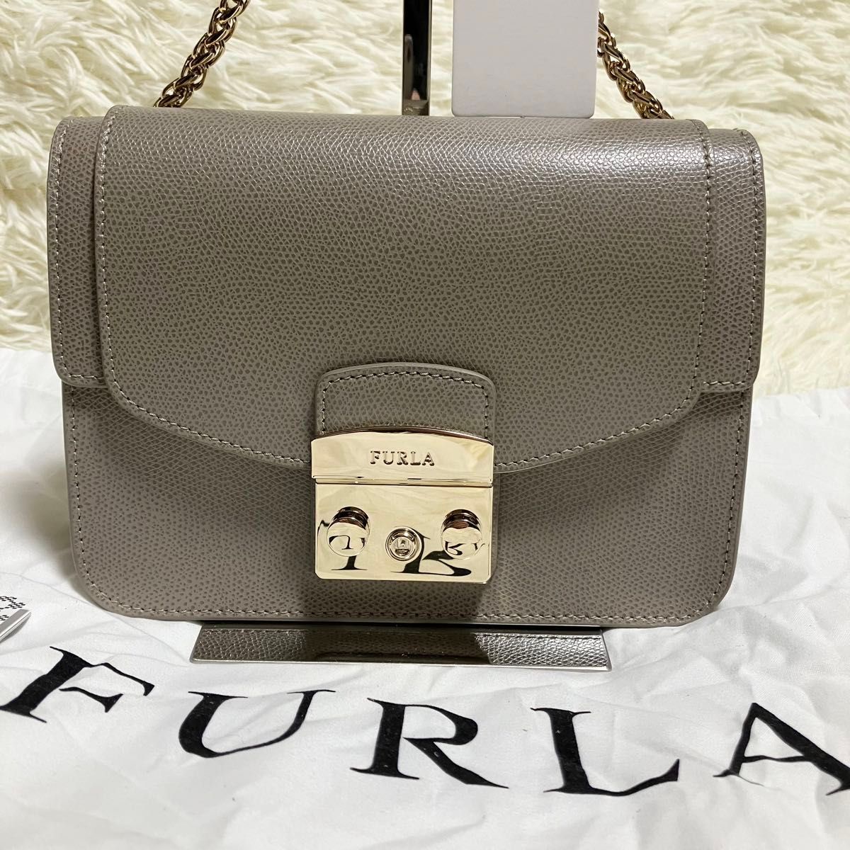 【新品未使用】FURLA　フルラ　メトロポリス　S　ショルダーバッグ　ライトグレー　ミニサイズ レディース　チェーンショルダー