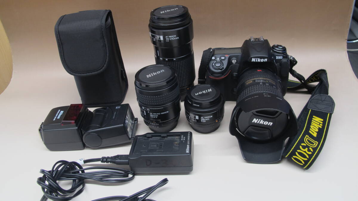◆◇Nikon D300 カメラ レンズ4本 18-200mm/70-210mm/60mm/28mm ストロボ 充電器あり◇◆の画像1