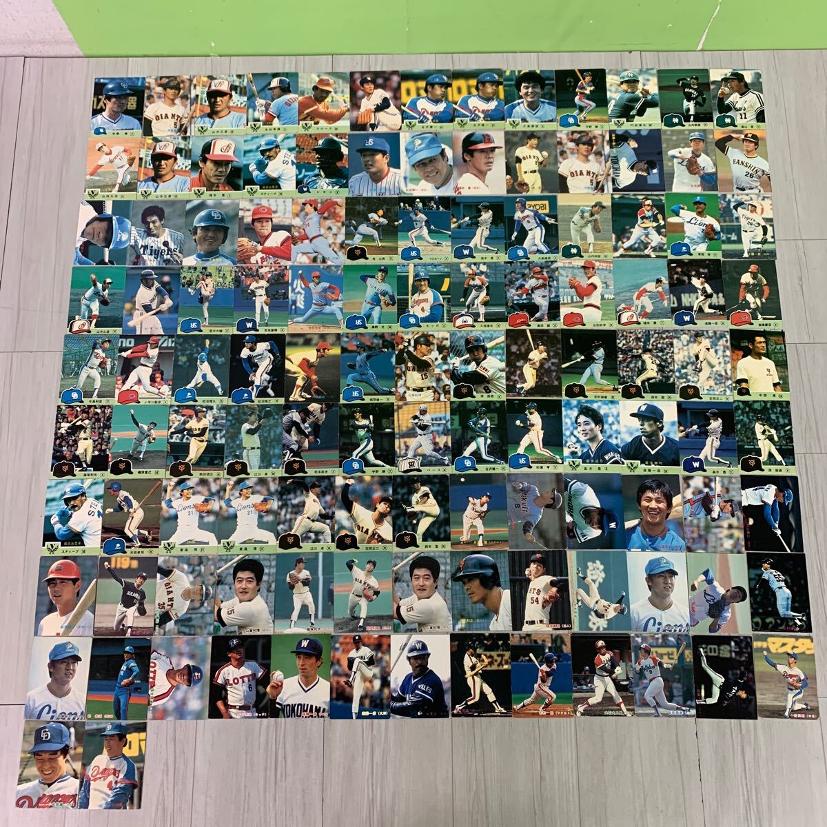 ① カルビー プロ野球カード 1984 + 1985 計100枚以上 まとめ売りの画像1