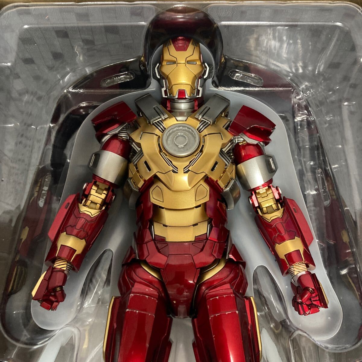 iiiio ホットトイズ ムービー・マスターピース 1/6 MMS212 アイアンマン3 アイアンマン・マーク17 ハートブレイカーの画像4