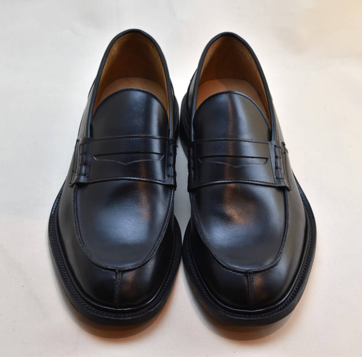 SALE!! トリッカーズ Tricker's　JAMES　サドルローファー　レザーソール　BLACK BOX CALF　UK8.5 27cm 未使用品　イギリス製_画像2