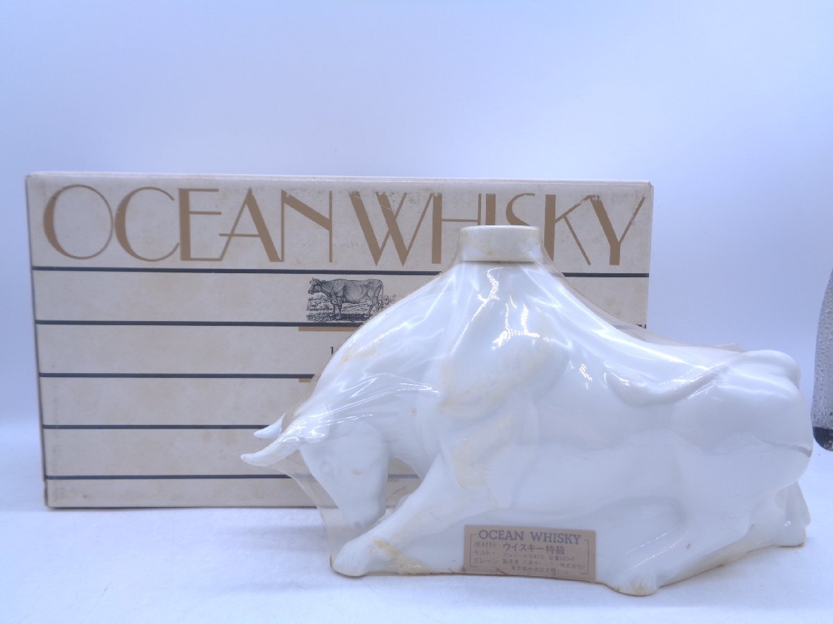 OCEAN WHISKEY オーシャン 干支ボトル 丑 600ml 43% ウイスキー特級 陶器ボトル 古酒 未開栓 箱 汚れ有 Q011638の画像1