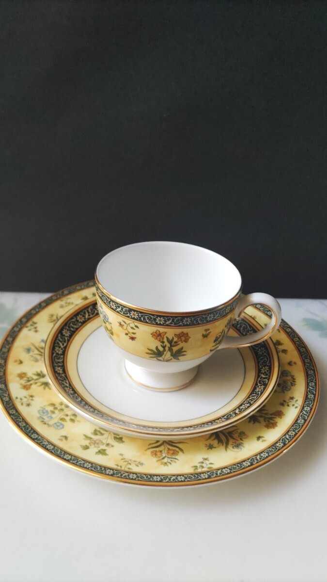 WEDGWOOD カップ ソーサー　ケーキ皿のセット_画像2