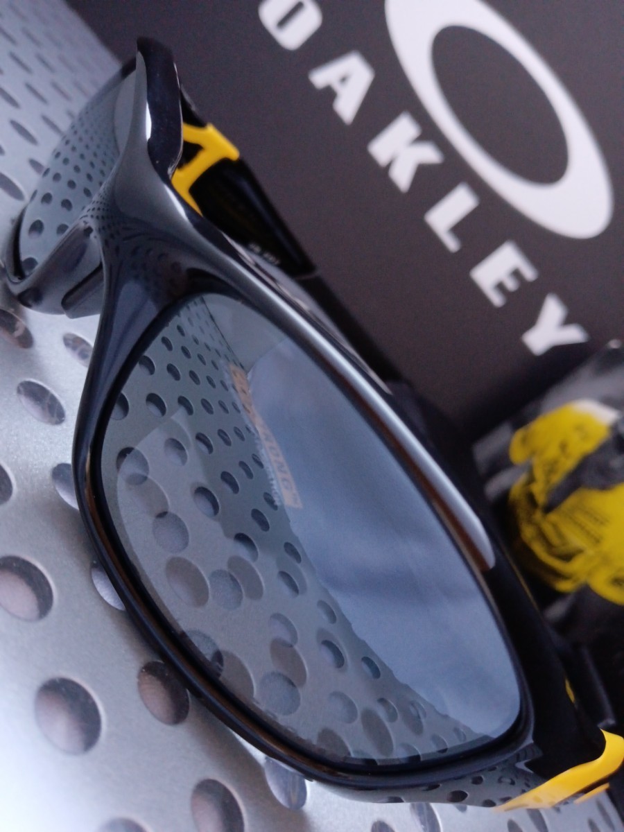 限定！ストレートジャケット☆LIVESTRONG【OAKLEY】STRAIGHT JACKET　オークリー　サングラス