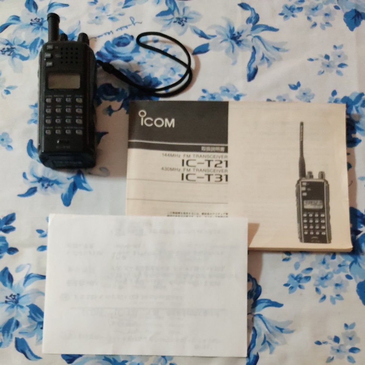 ICOM　アイコム　IC-T31と超ミニアンテナ付き　エアバンド受信可能　430MHzハンディ　単３電池４本動作　現状渡し、無保証