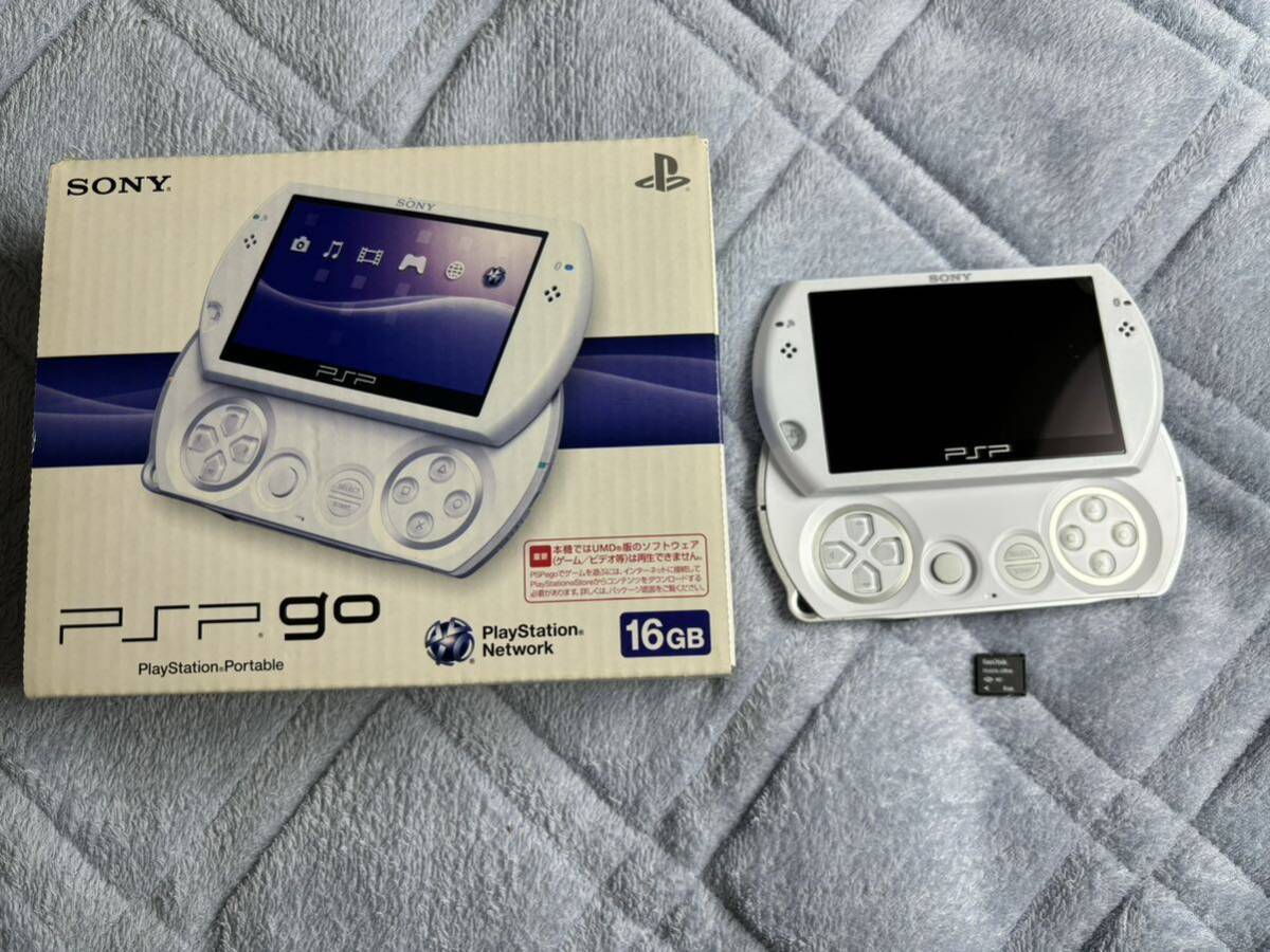 美品 SONY PSP GO 8GBSDカード付き バッテリーおまけ_画像1