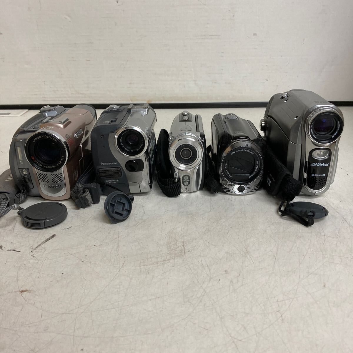 L002 ビデオカメラ9台/8mmカメラ 1台/ 合わせて10台まとめて/SONY Victor FUJICAなど 動作未確認 ジャンク品_画像2
