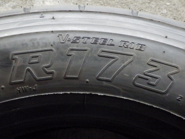 245/70R19.5 136/134J ブリヂストン R173 中古 9.9分山 1本のみ サマータイヤ 2023年製_画像2