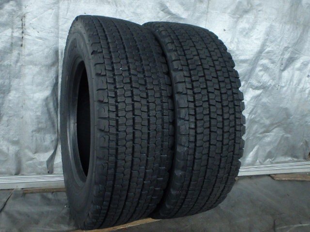 UT1461-BRM W900 245/70R19.5 136/134J 中古再生 7分山 2本セット スタッドレスタイヤ