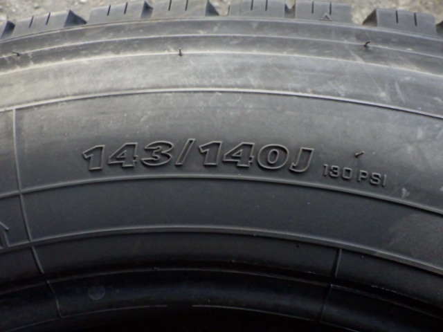 UT2373-ヨコハマ 902ZE 265/60R22.5 143/140J 中古 2本セット スタッドレスタイヤ 2020年製_画像4