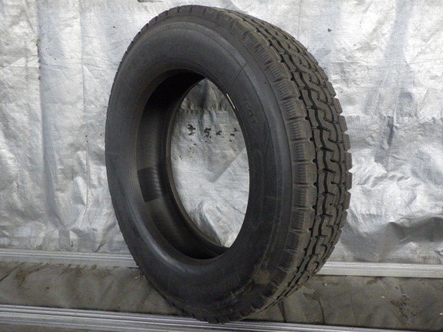 UT2539-ブリヂストン M810 235/70R22.5 138/135J 中古 9.9分山 1本のみ オールシーズンタイヤ 2008年製_画像1