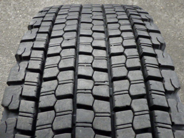 245/70R19.5 136/134J W900K 中古再生 2本セット スタッドレスタイヤ UT2681_画像5