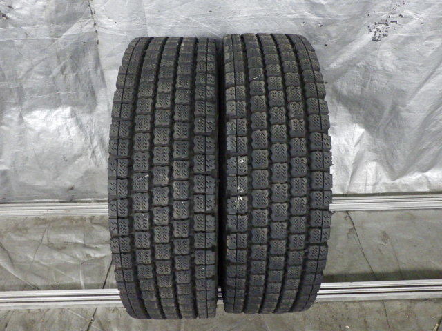 UT2420-HRT 再生 245/70R19.5 136/134J 中古再生 2本セット スタッドレスタイヤ_画像1