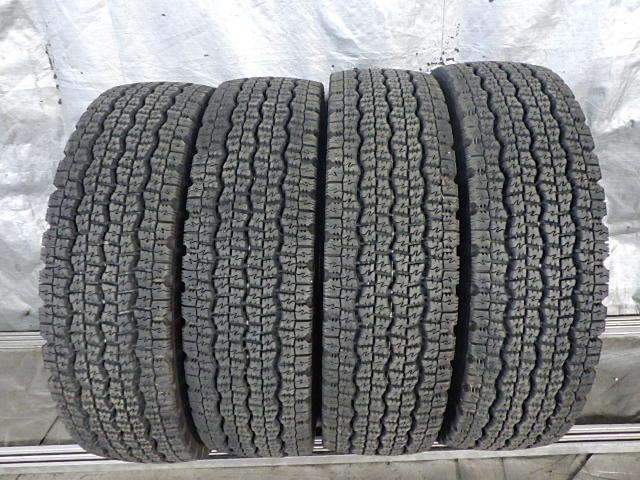 UT2297-ダンロップ SP080 225/70R19.5 130/128J 中古 8分山 4本セット スタッドレスタイヤ 2017年製