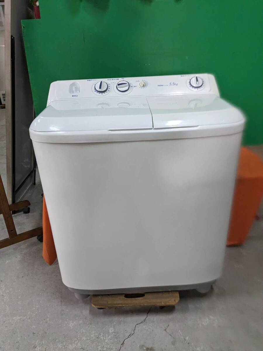 【中古】大阪引取歓迎　ハイアール　二槽式洗濯機　5.5Kg　JW-W55E-W　ホワイト　17年製　一人暮らし　コンパクト　洗濯　掃除【KTC1F106】_画像1