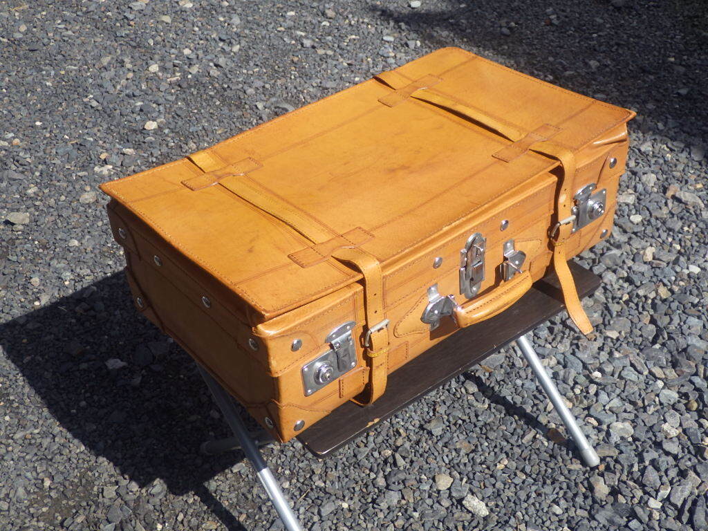 『レトロ感いっぱいの革製トランク』600×350×200 レトロ アンティーク ヴィンテージ アタッシュケース 旅行鞄 スーツケース_画像1