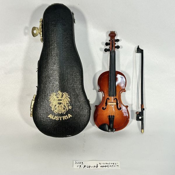  rare violin va Io Lynn doll size miniature AUSTRIA case attaching 