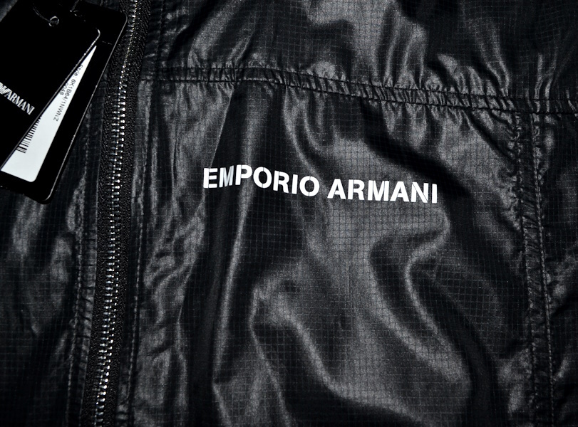 【新品】通年 EMPORIO ARMANI エンポリオアルマーニ 機能性ライトブルゾン 50（Lサイズ程度）黒 パッカブルジャケット 軽量 8806_画像3