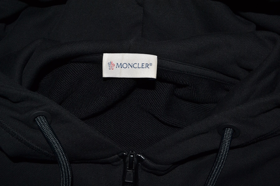 【国内正規】モンクレール MONCLER マットブラックコレクション ZIPパーカー XLサイズ 人気ブラックエディション 黒ワッペン 7514の画像4