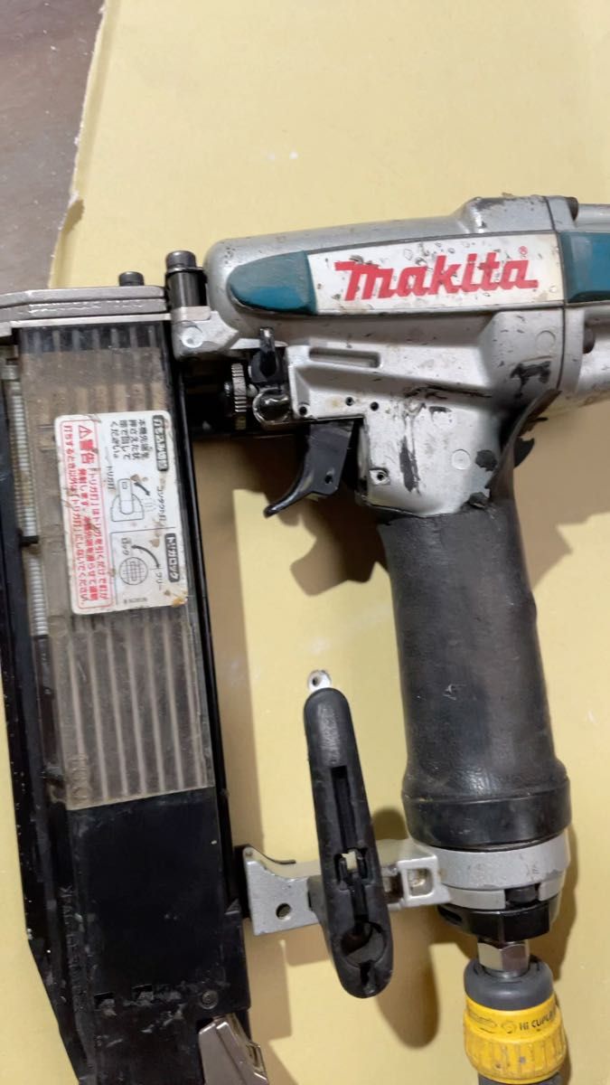 マキタ makita AF502N 常圧 フィニッシュネイラ ケース付き釘打ち機 大工　内装　仕上釘打機