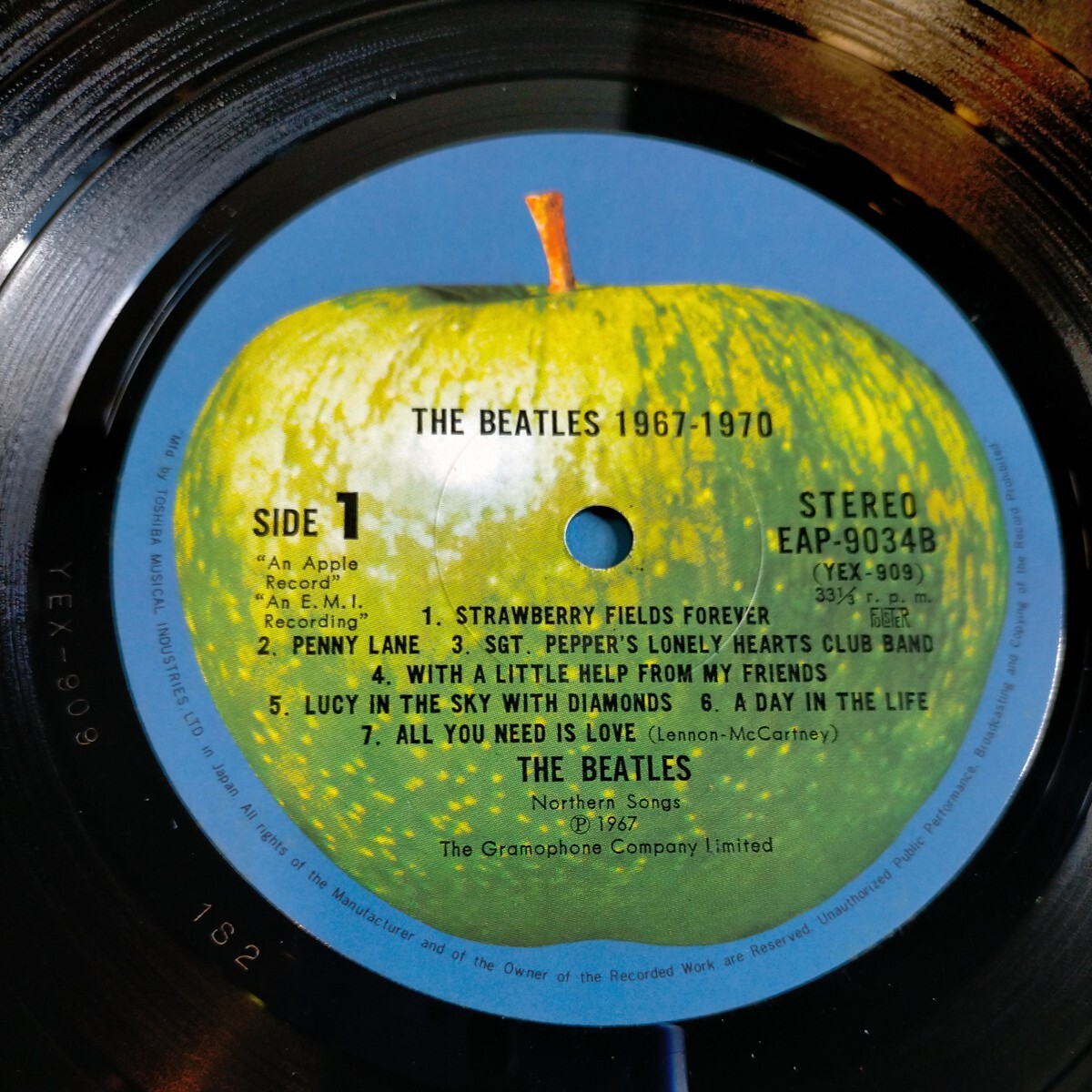 N4860 LP レコード 洋楽 ポップス カントリー LP盤 LPレコード ビートルズ レトロ BEATLES 1967-1970 帯付 2枚組 歌詞カード 送料710円_画像6