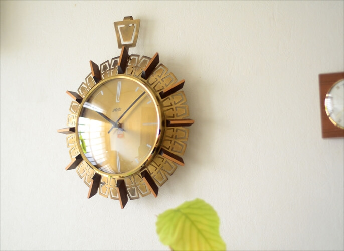 西ドイツ製 Atlanta 真鍮の壁時計 ブラスｘウッドフレーム ミッドセンチュリー 電池式 壁掛け時計 アンティーク ig3836_画像2