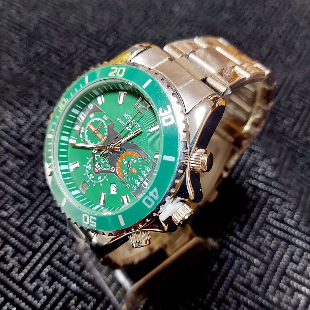 グリーン　メンズ　腕時計　　デイト銀緑クォーツ