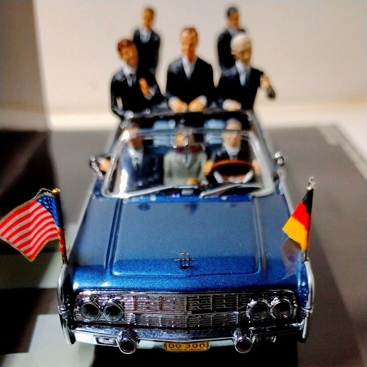 1/43 ケネディ大統領 ドイツ訪歴専用仕様 コンチネンタル 1/43 ケネディ大統領 ドイツ訪歴専用仕様 コンチネンタル