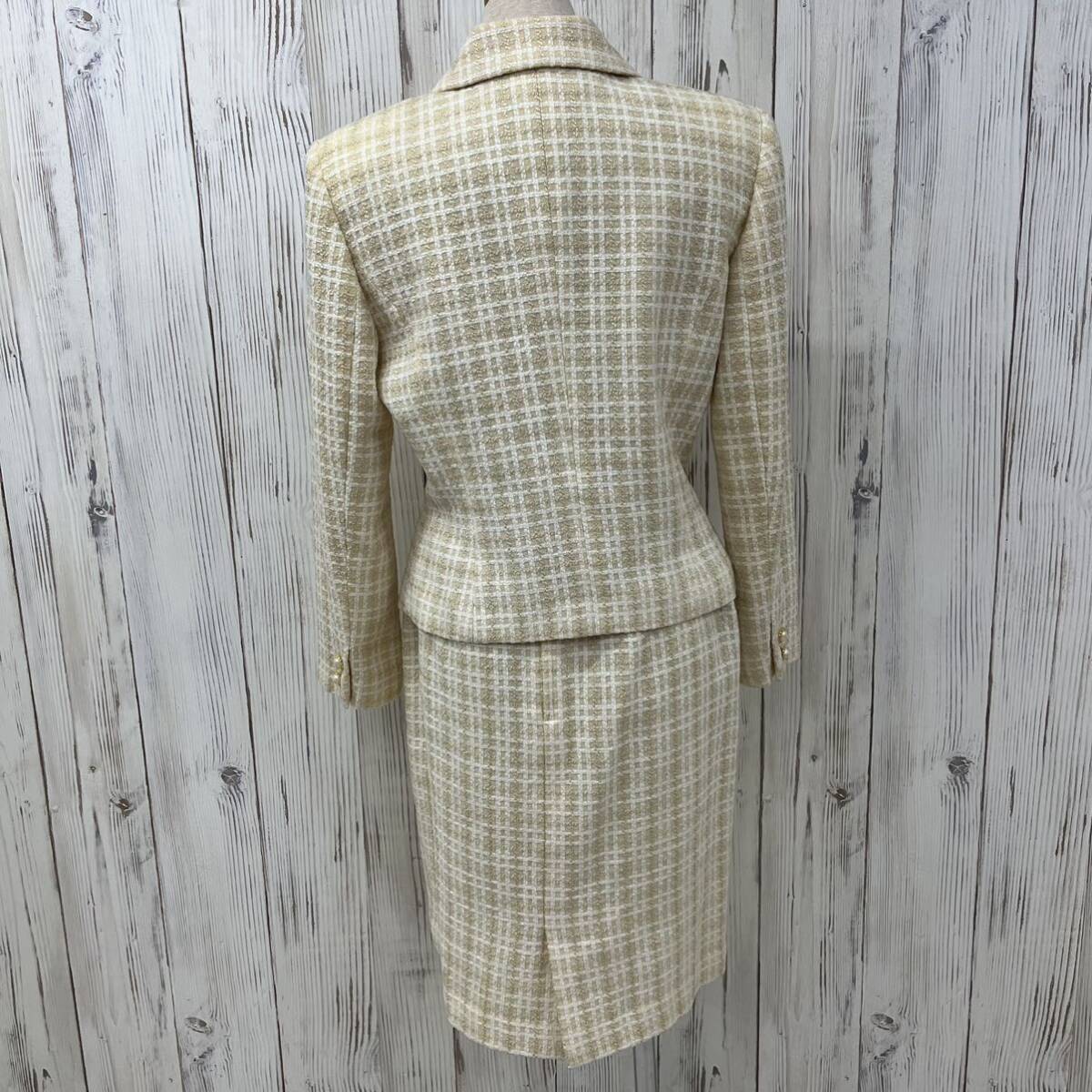 M#⑧ Sheenasi-na lady's tweed suit setup jacket skirt 11 number beige shoulder pad Bab Lee go in . formal 