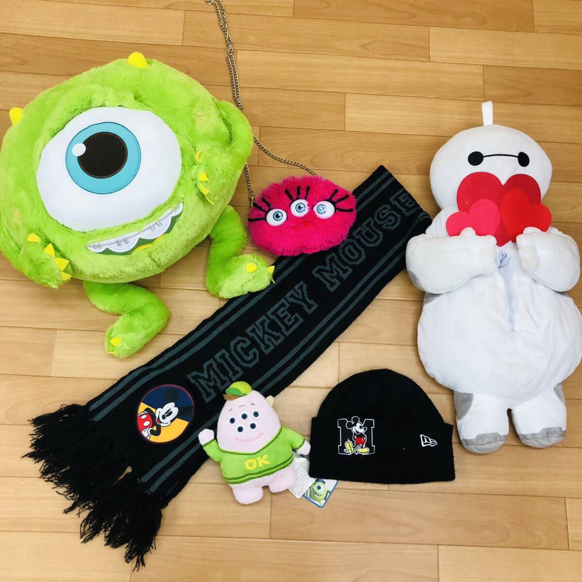 *4-8① Disney Disney summarize 60 point tops bottoms bag baby child clothes adult clothes goods miscellaneous goods soft toy character large amount 