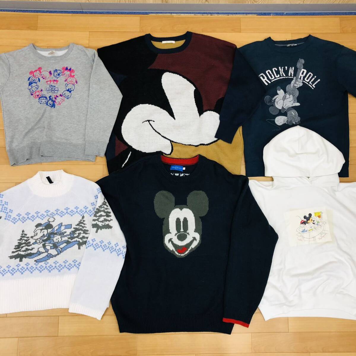 ●4-9② Disney ディズニー まとめ 60点 トップス ボトムス バッグ ベビー 子供服 大人服 グッズ 雑貨 ぬいぐるみ キャラクター 大量_画像6