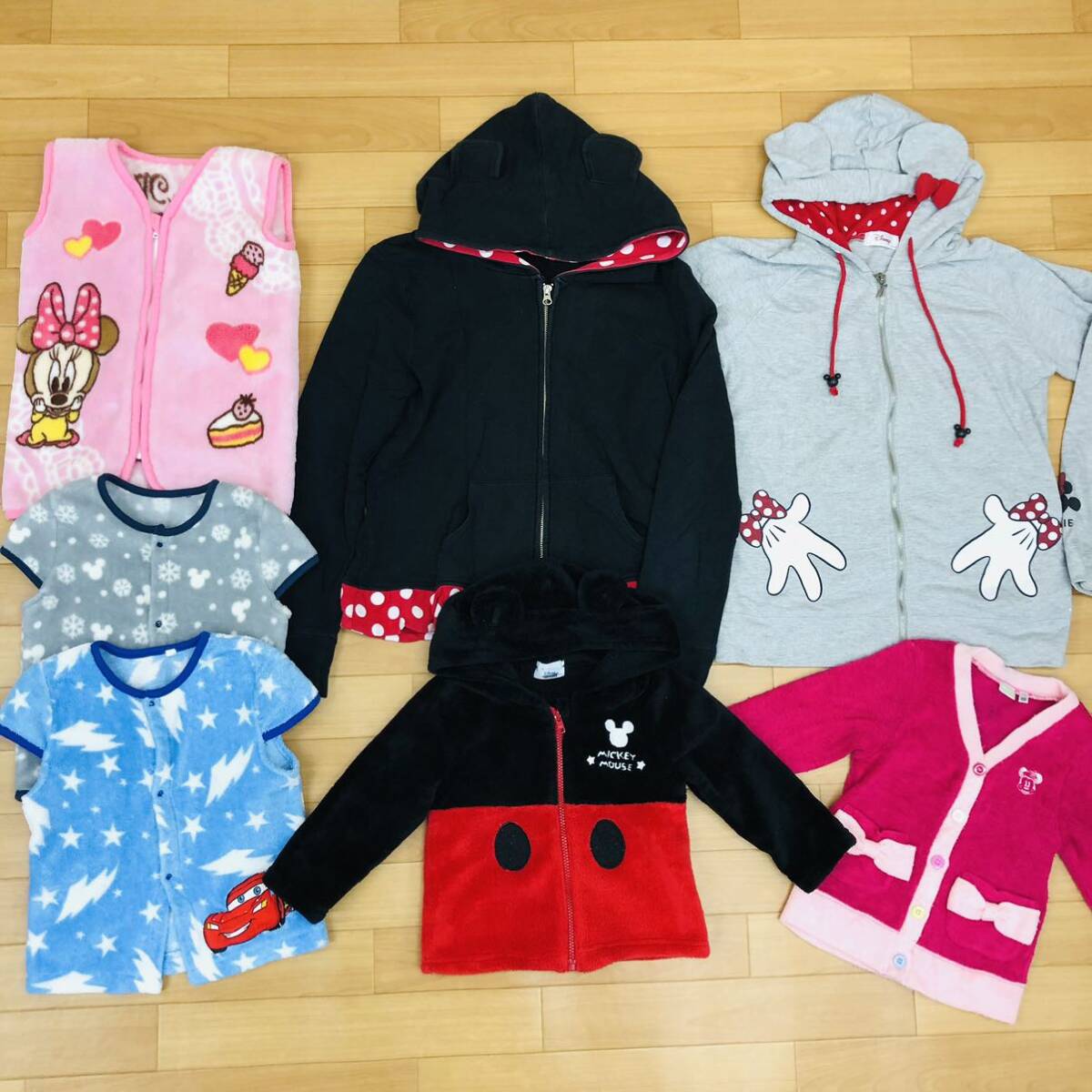 ●4-9② Disney ディズニー まとめ 60点 トップス ボトムス バッグ ベビー 子供服 大人服 グッズ 雑貨 ぬいぐるみ キャラクター 大量_画像8